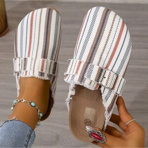 **"Chic Striped Slip-On Clogs - Style Meets Comfort!"**